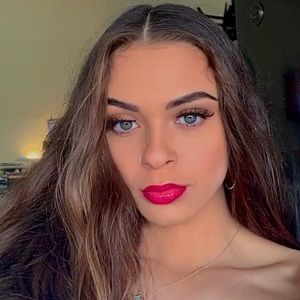 Meet your Posher, Caitlyn